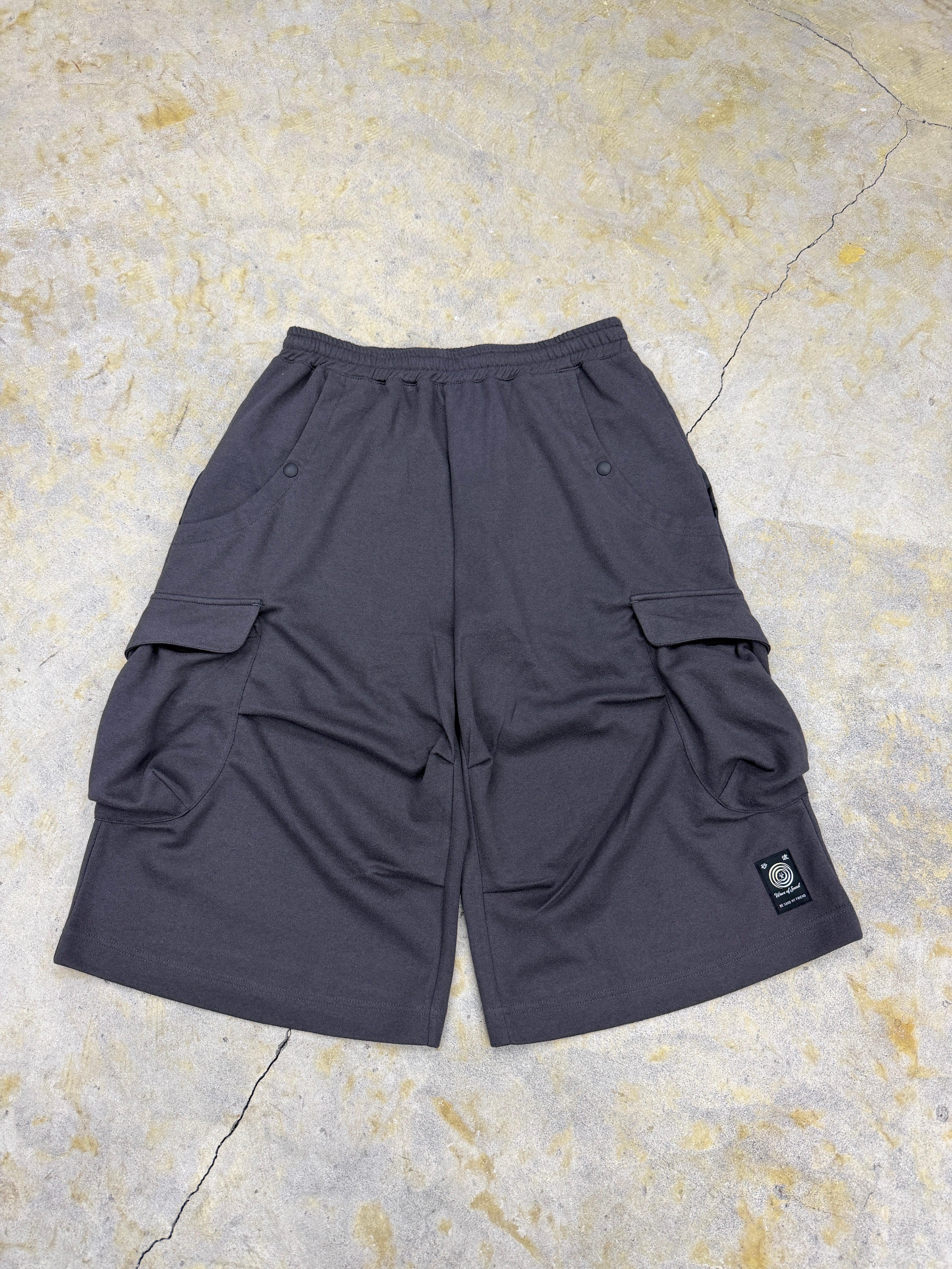 Wave of Sand | DIMS SHORTS | CHARCOAL | HOWDAY