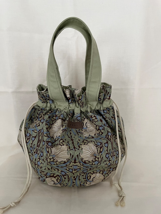 巾着バッグ 巾着手提げバッグ ウィリアムモリス生地使用 大人可愛い ハンドバッグ丸底のコロンとした巾着手提げバッグ