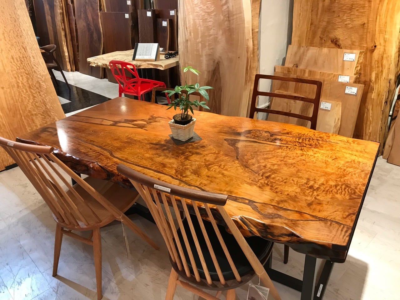 屋久杉の天板の足の部分になります 足の部分だけ販売です 引き取り専用です 屋久杉の天板の足の部分になります 足の部分だけ