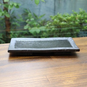 有田焼　黒土釉銀彩角彫長皿 21-082