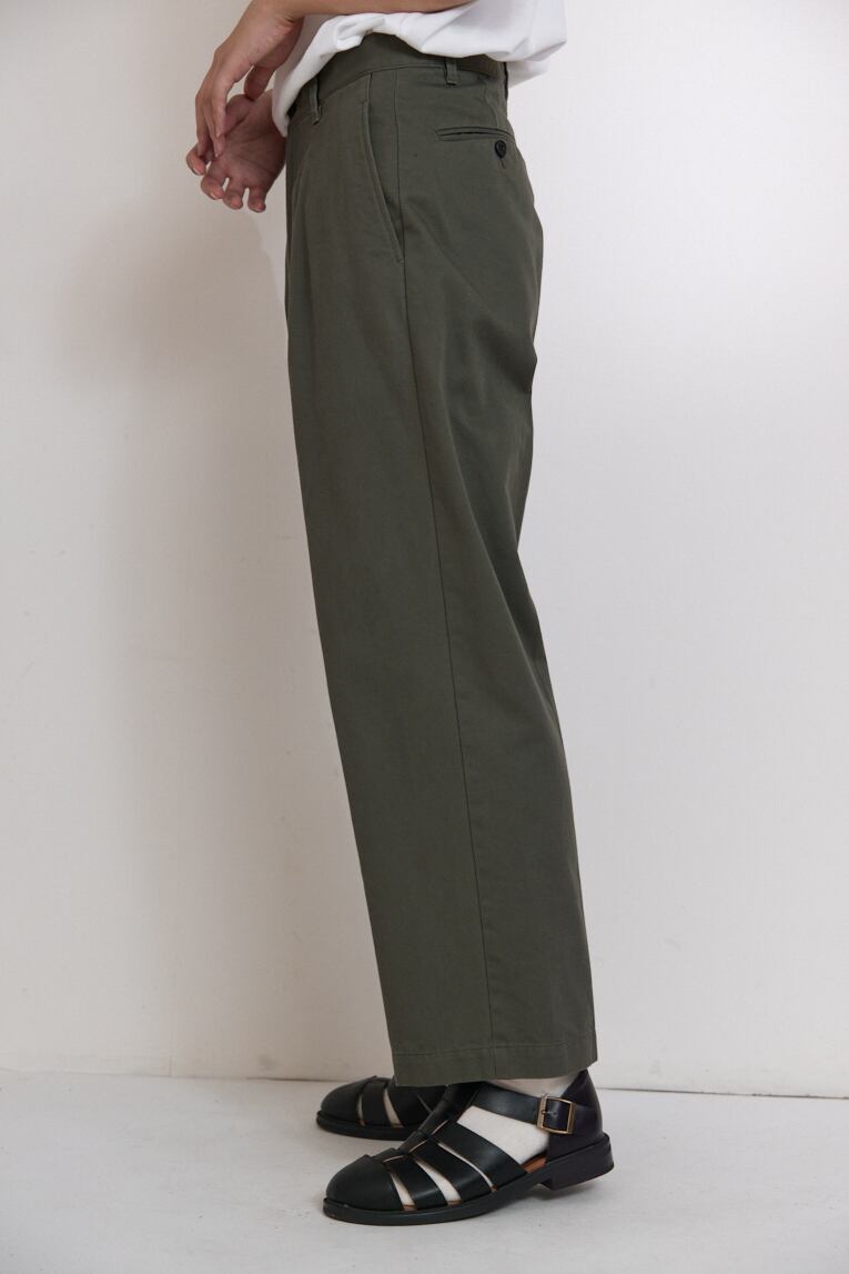 CTTN CHINO TUCK PANTS / コットンチノタックパンツ (KHAKI) | KICS