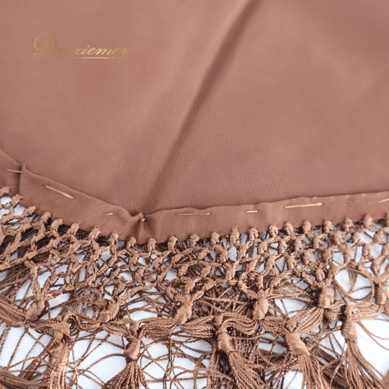 フラメンコ 衣装 シージョ トライアングル 無地 茶色 フレコ フリンジ 三角形 軽い 薄い ブラウン系 編み込み エレガント ダンス用 コスチューム パーティ レディース用 シンプル