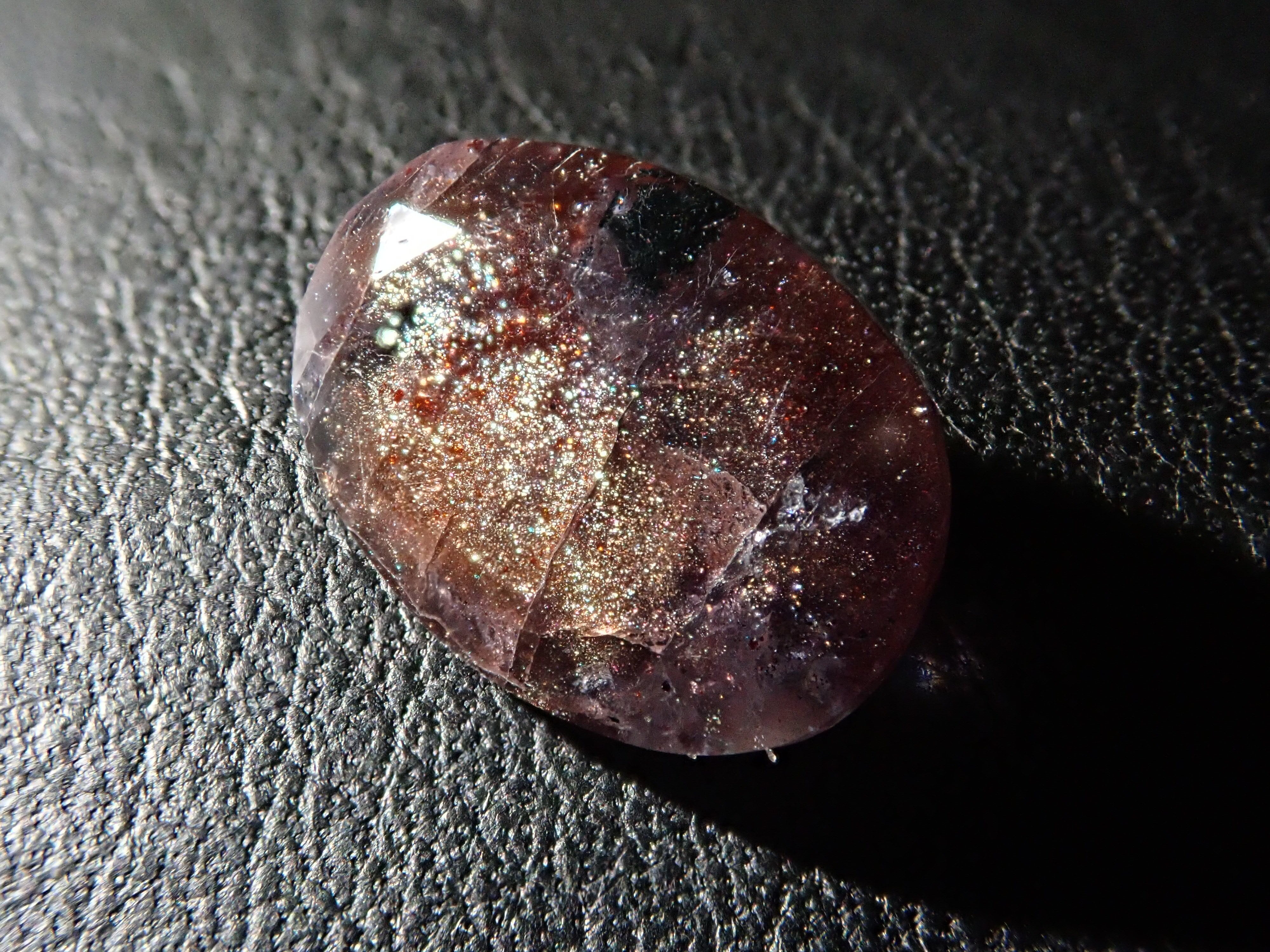 【新商品】インド産ブラッドショットアイオライトサンストーン 3.687ct