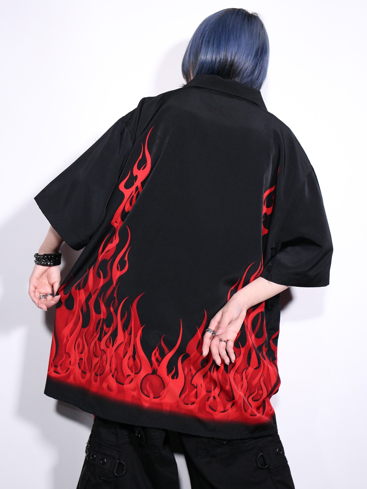 tribal motif flame pattern over silhouette s/s shirt - 6