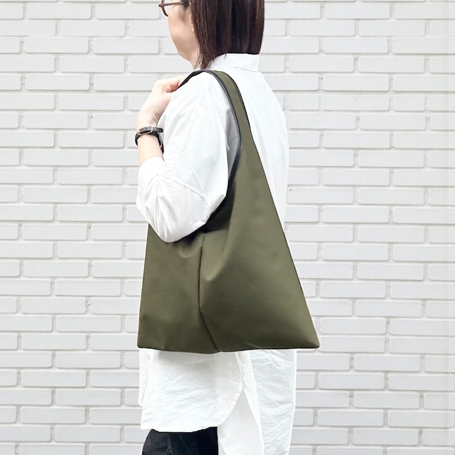 即納商品　オオカミ少年：カーキ（コーデュラナイロン　撥水加工ナイロン素材ワンショルダーバッグ）