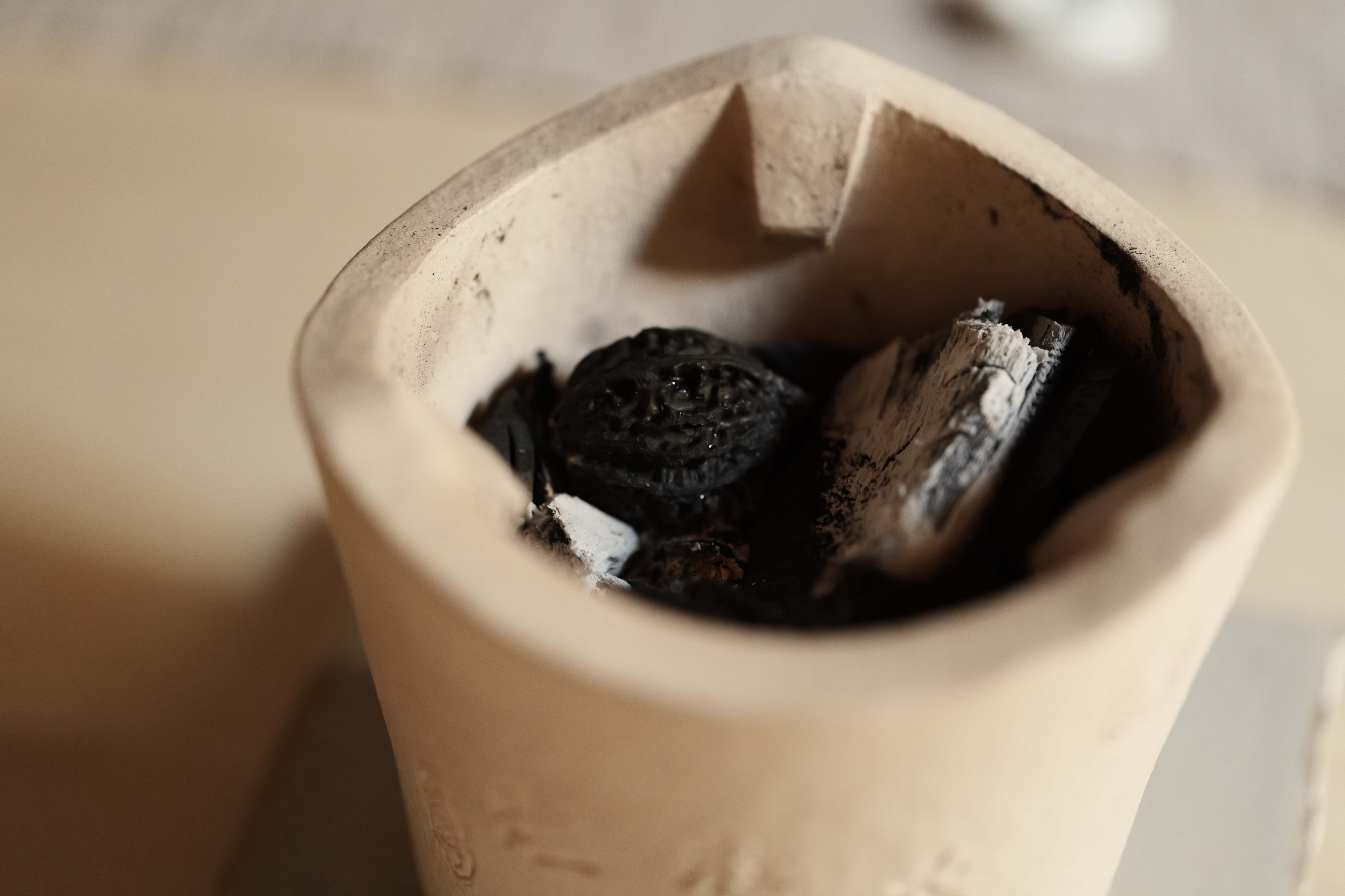 漳州窯涼炉「三峰炉/大壯炉/銀炉」（風門：四角・底径8㎝×高さ9.5