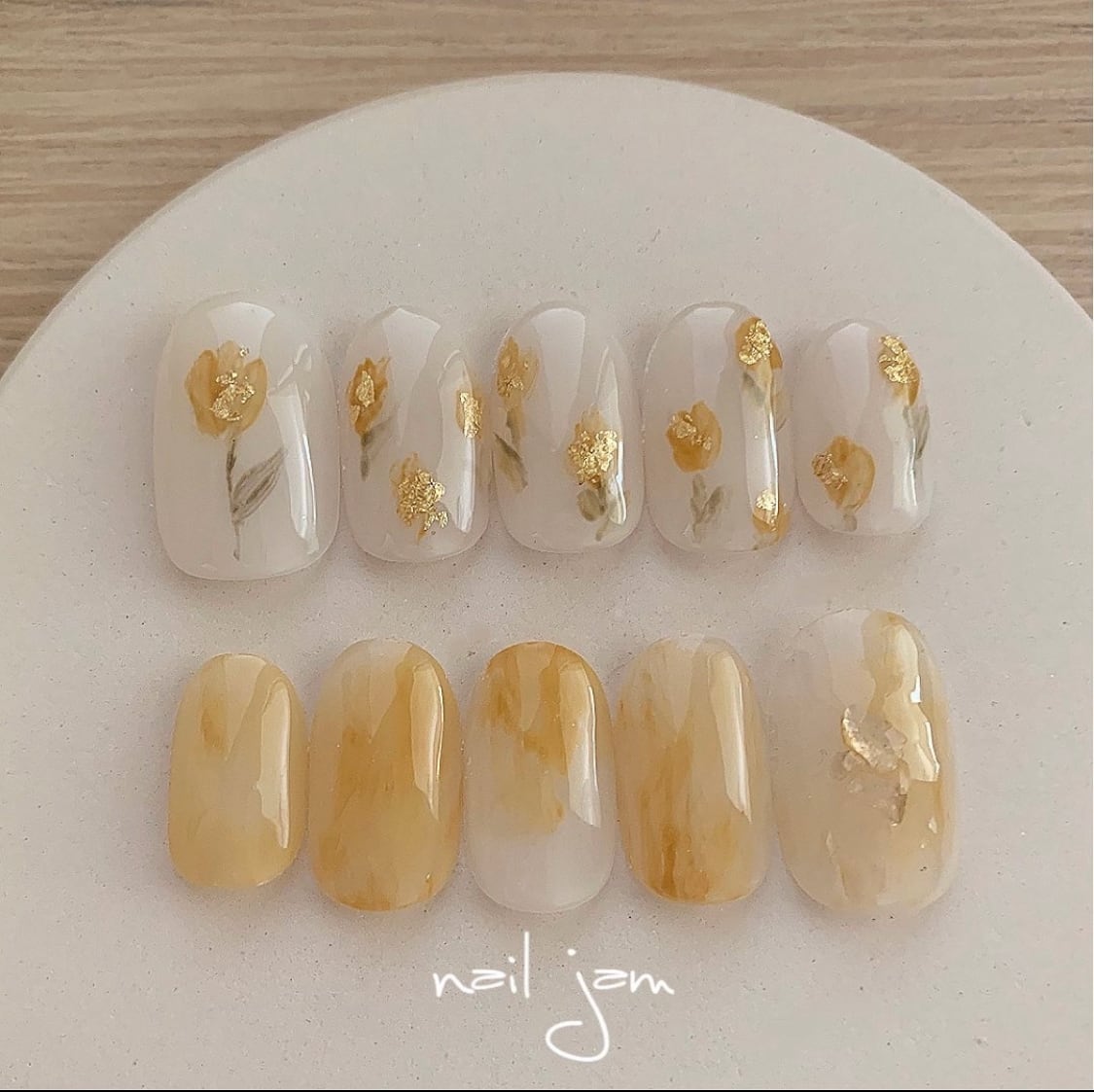 くすみイエローのニュアンスフラワー 【No.021】 | nail jam 【ネイル