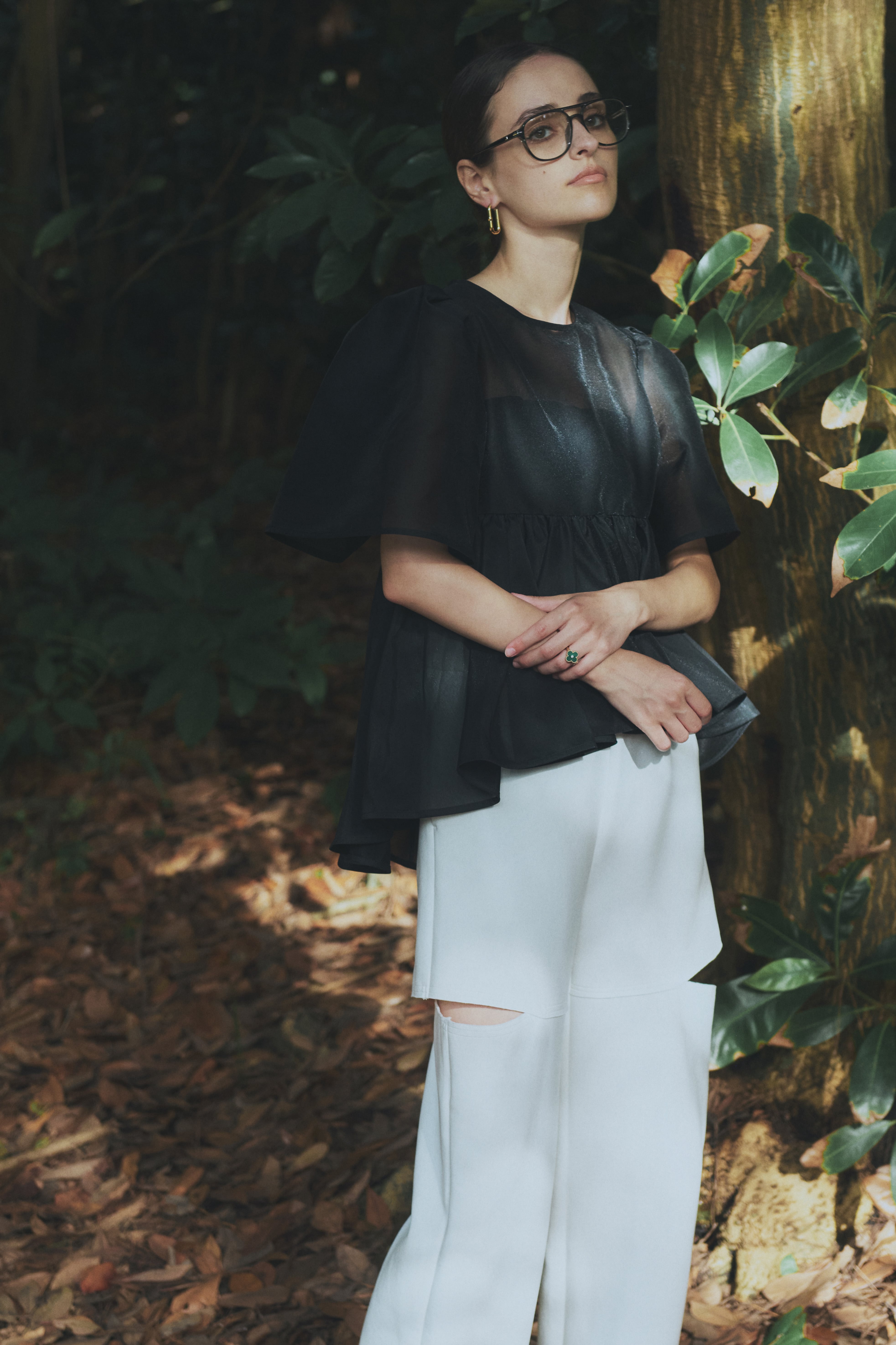 Bell sleeve embroidery blouse | Bluelea