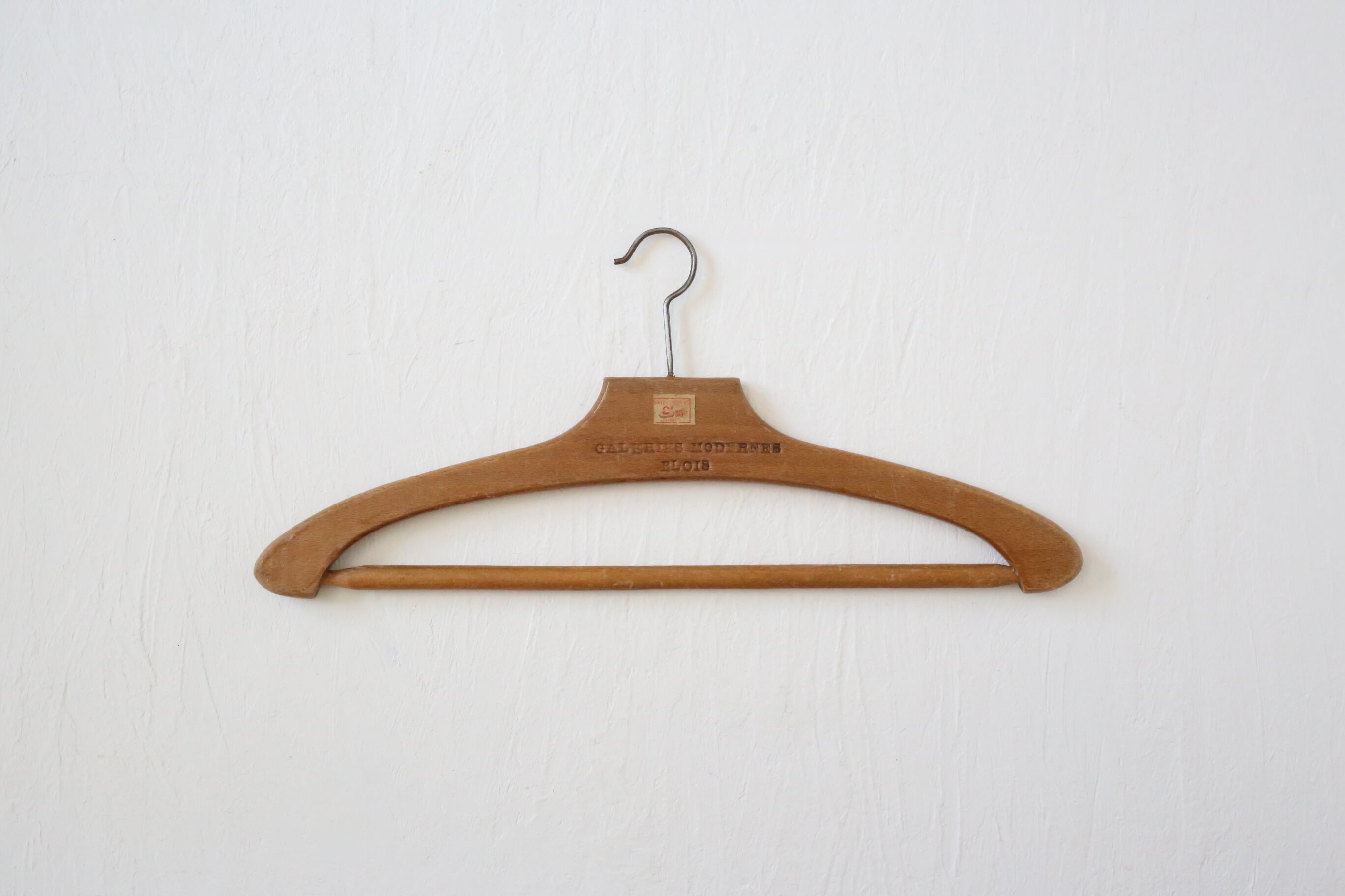 フランス アンティーク ヴィンテージ 木製ハンガー 『GALERIER MODERNES BLOIS』 N-04645
