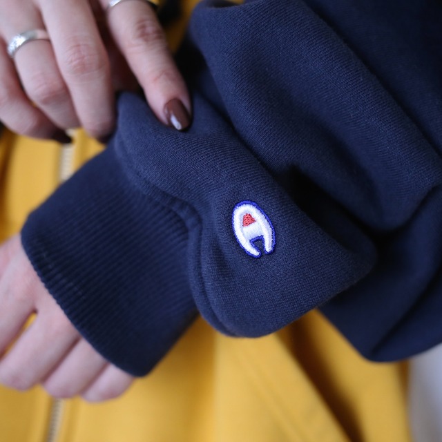 "Champion" 3-tone switching design over silhouette zip-up sweat parka