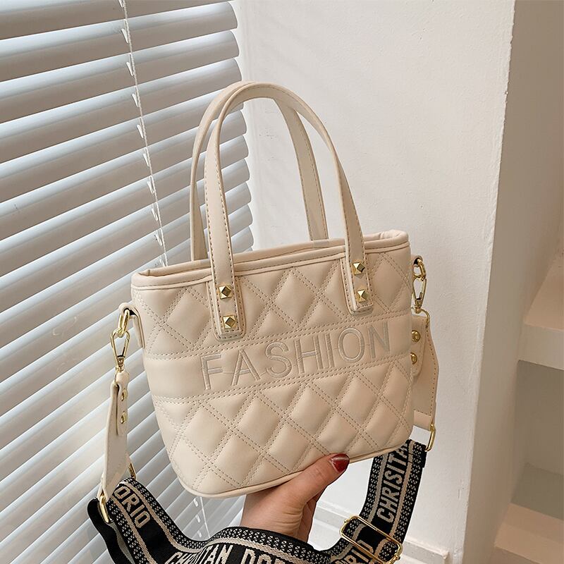 レッド メッセンジャーバッグ Tiancai_Wing_Bag83441665977