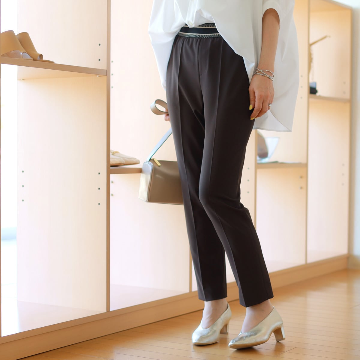 Srieee (シュリ) 高機能ストレッチ 華奢見えテーパードパンツ