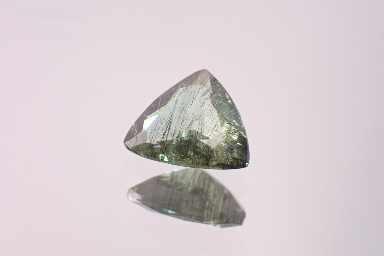 ルドウィジャイトインペリドット　1.90ct　[D2-512]