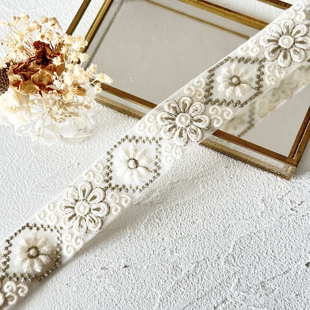 ピュアリー　[アイボリー]インド刺繍リボン　3790