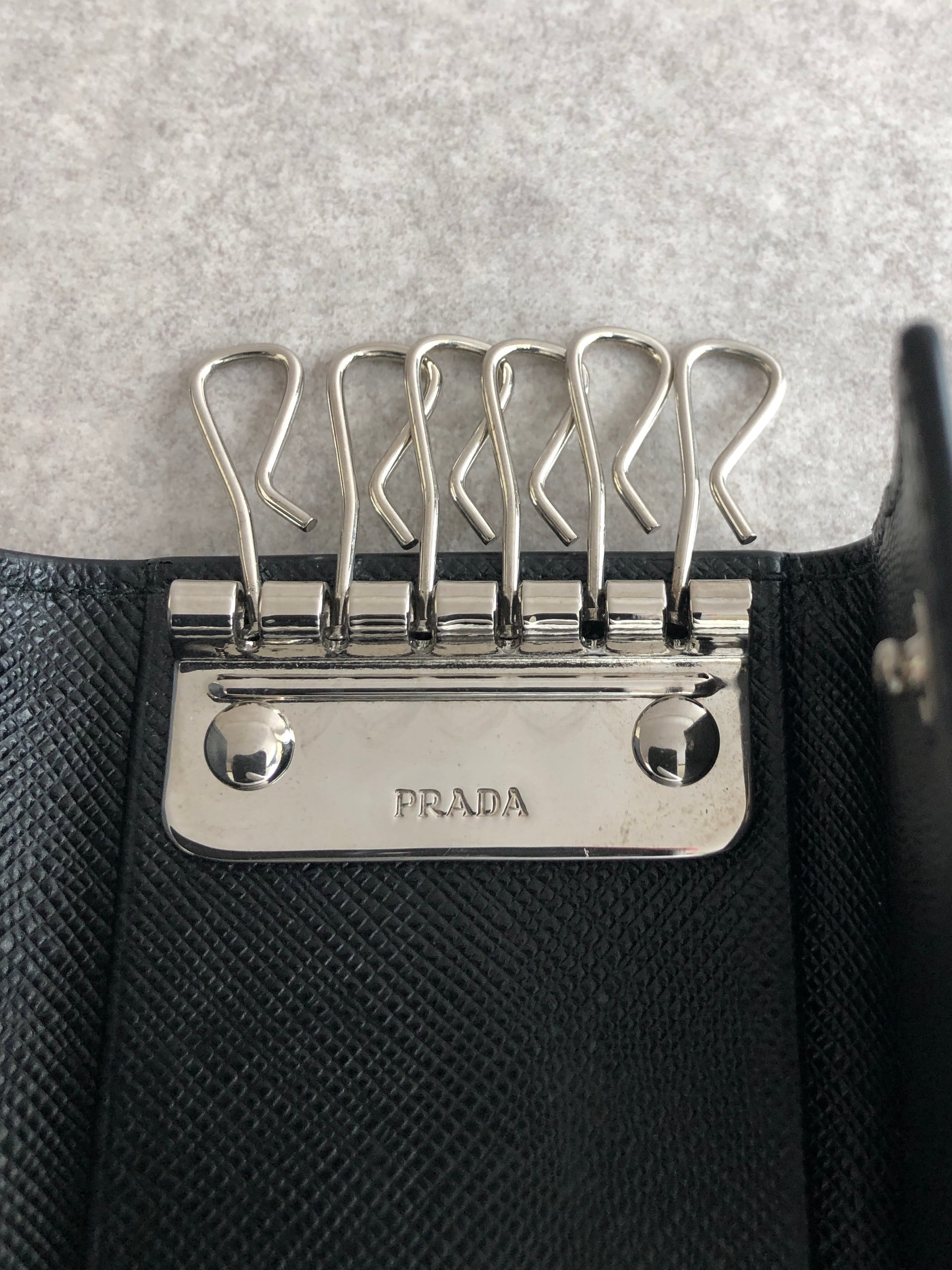 PRADA プラダ キーケース ブラック サフィアーノレザー 6連 vintage