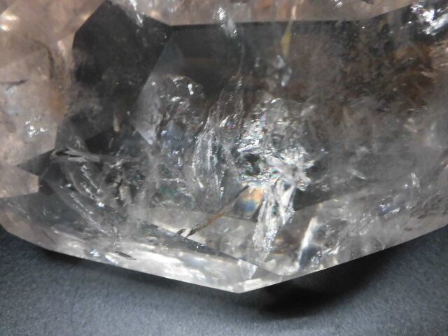 ずっしり約1.6kg 【送料無料】【高品質】ブラジル産多面カット水晶