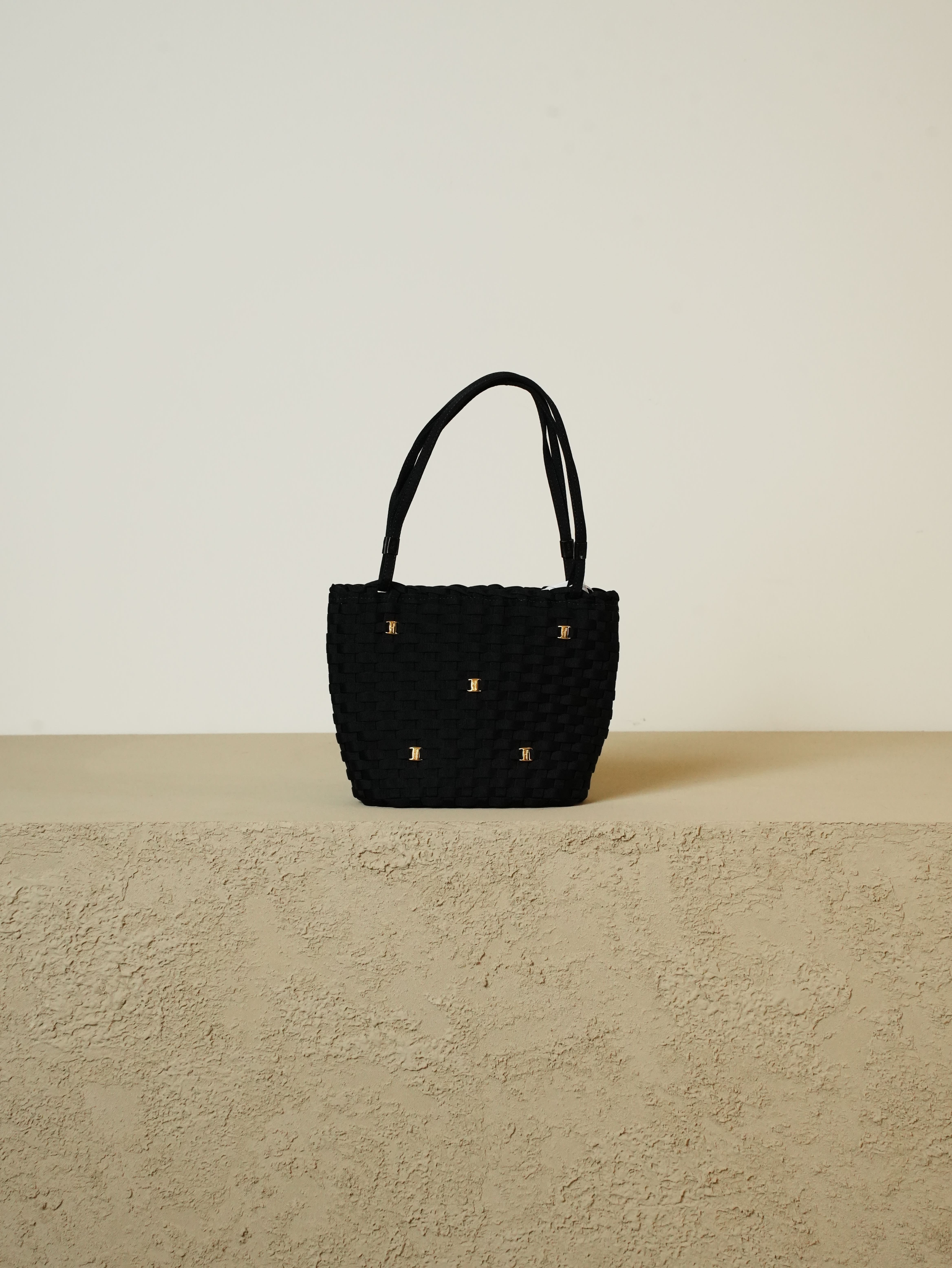 佐々木】フェラガモ ヴァラ リボン 編み込み かごバッグ トート 黒