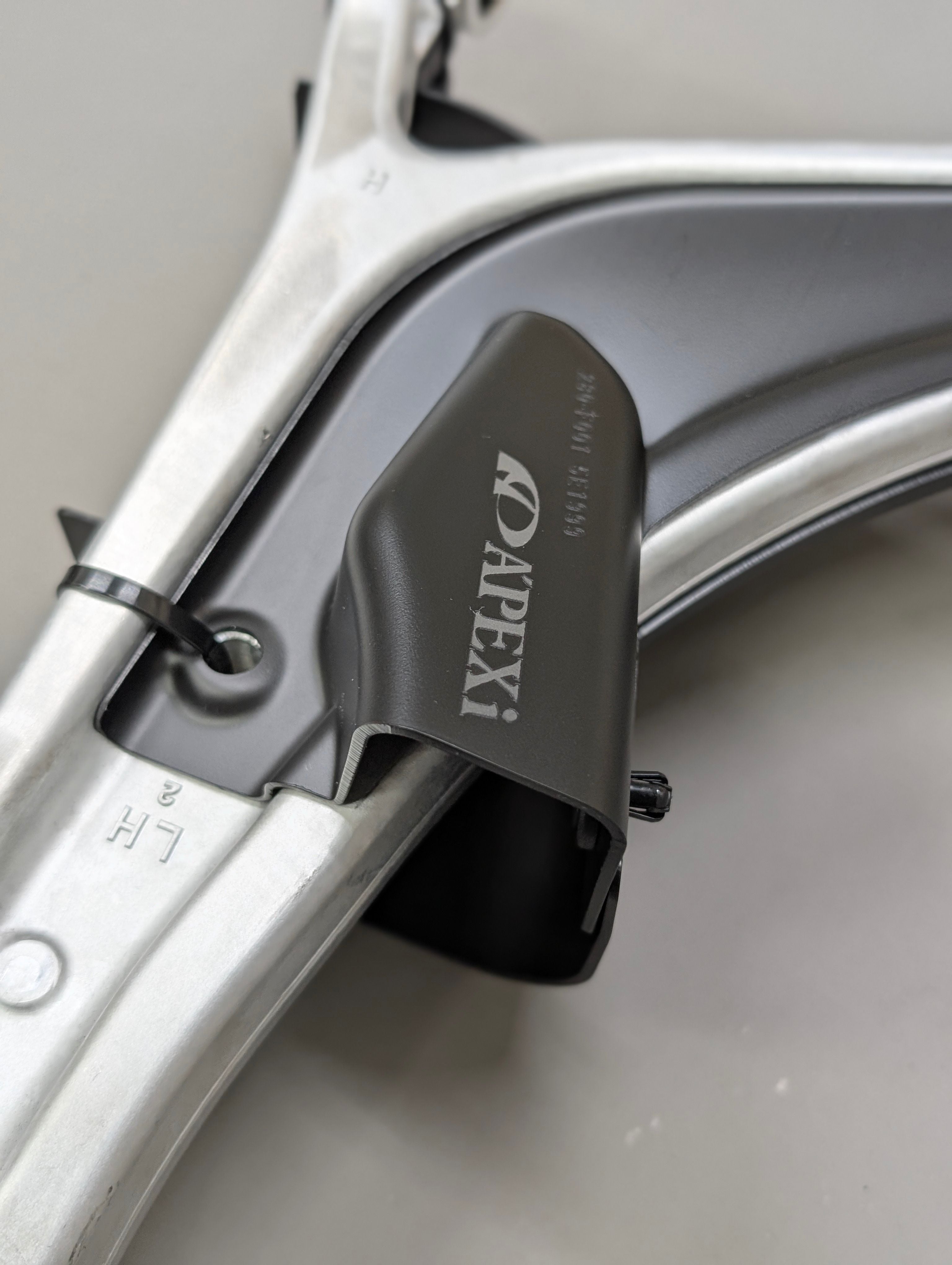 スバルSUBARU WRX VAB/VAG N1 BRAKE AIR SHROUD（ブレーキダクト）左右