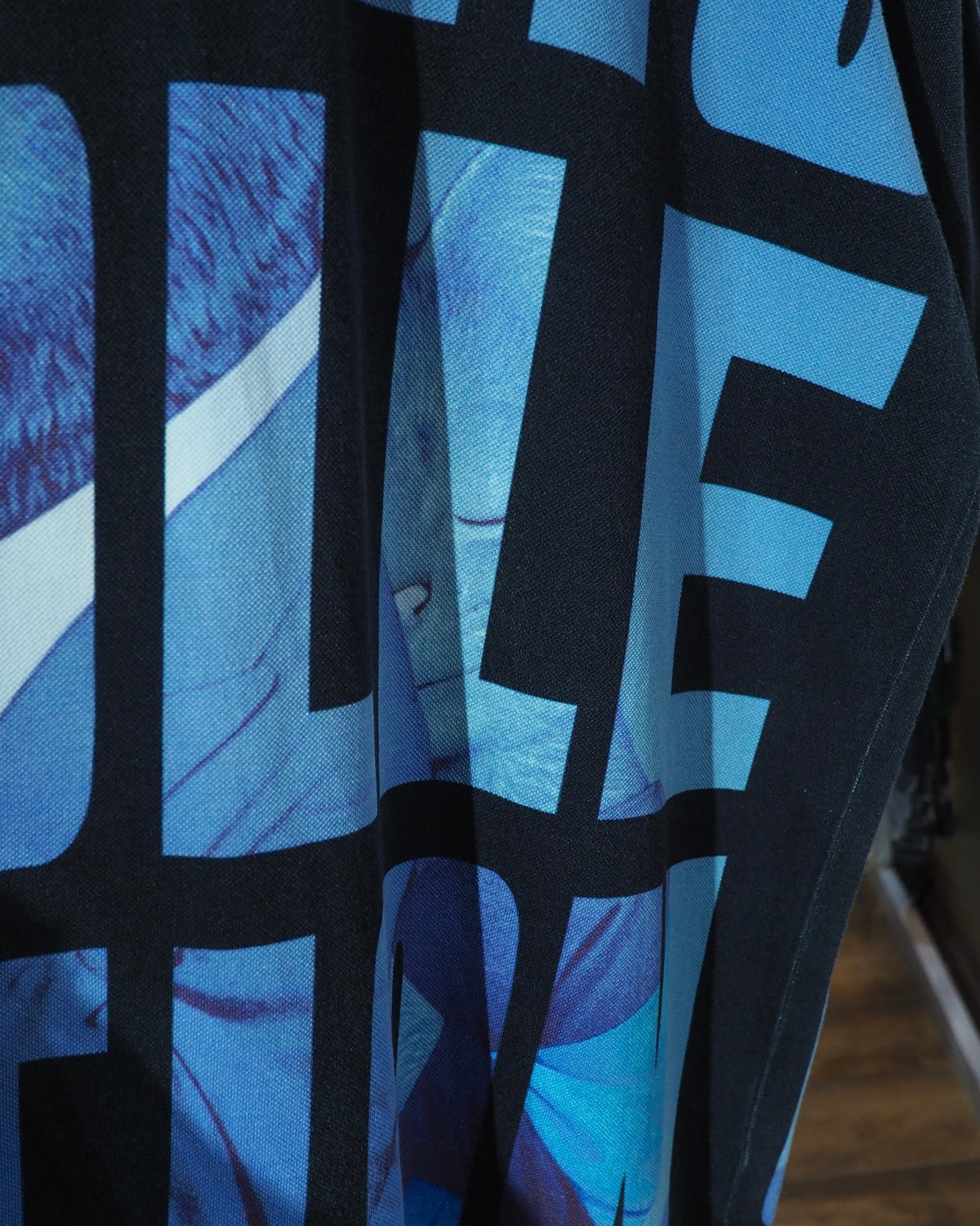 1990s " KUNIO COLLECTION ‐ 抱擁 " Graphic printed vintage SS polo Shirt