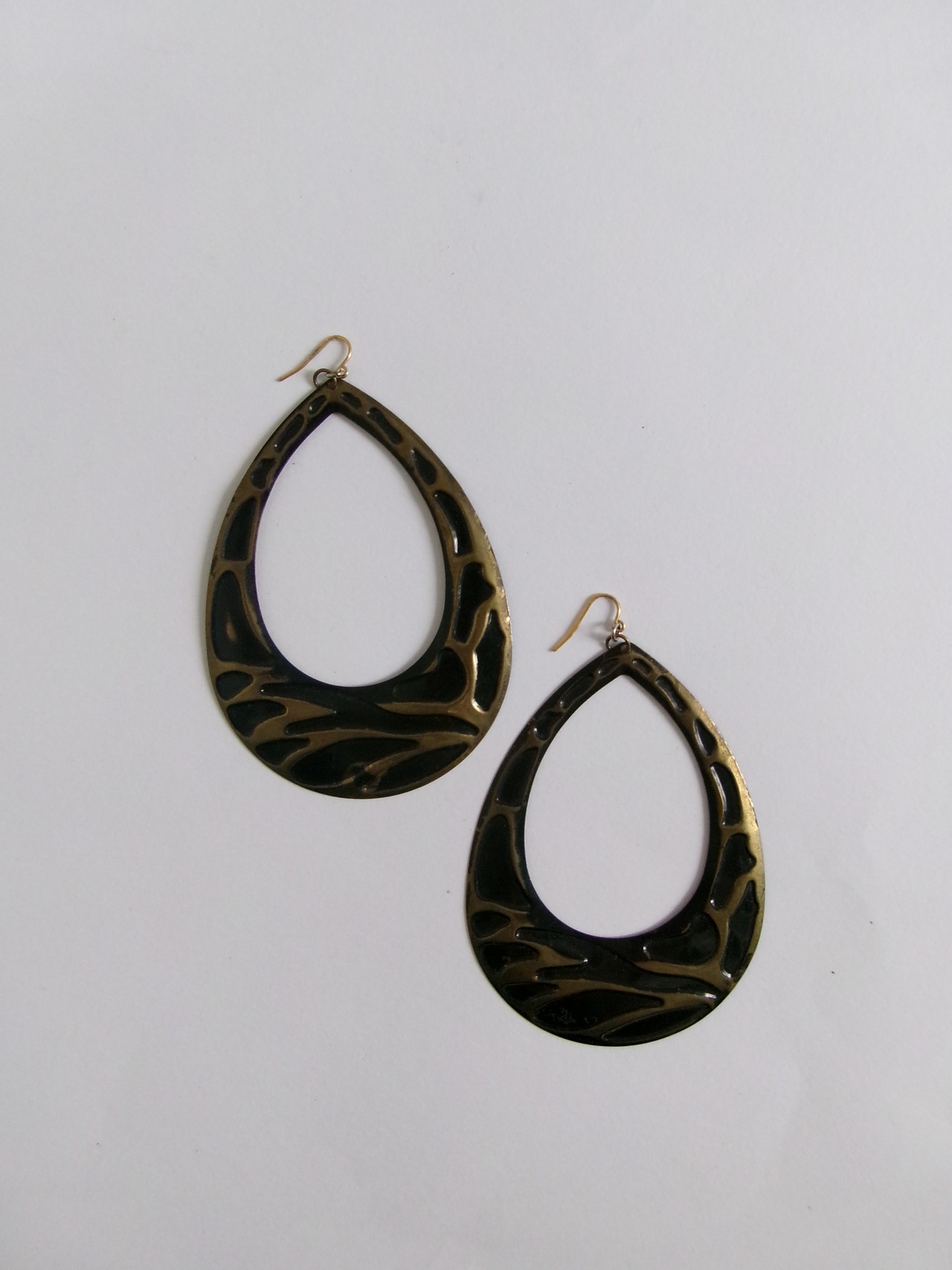 Tear-shaped earrings | ピアス