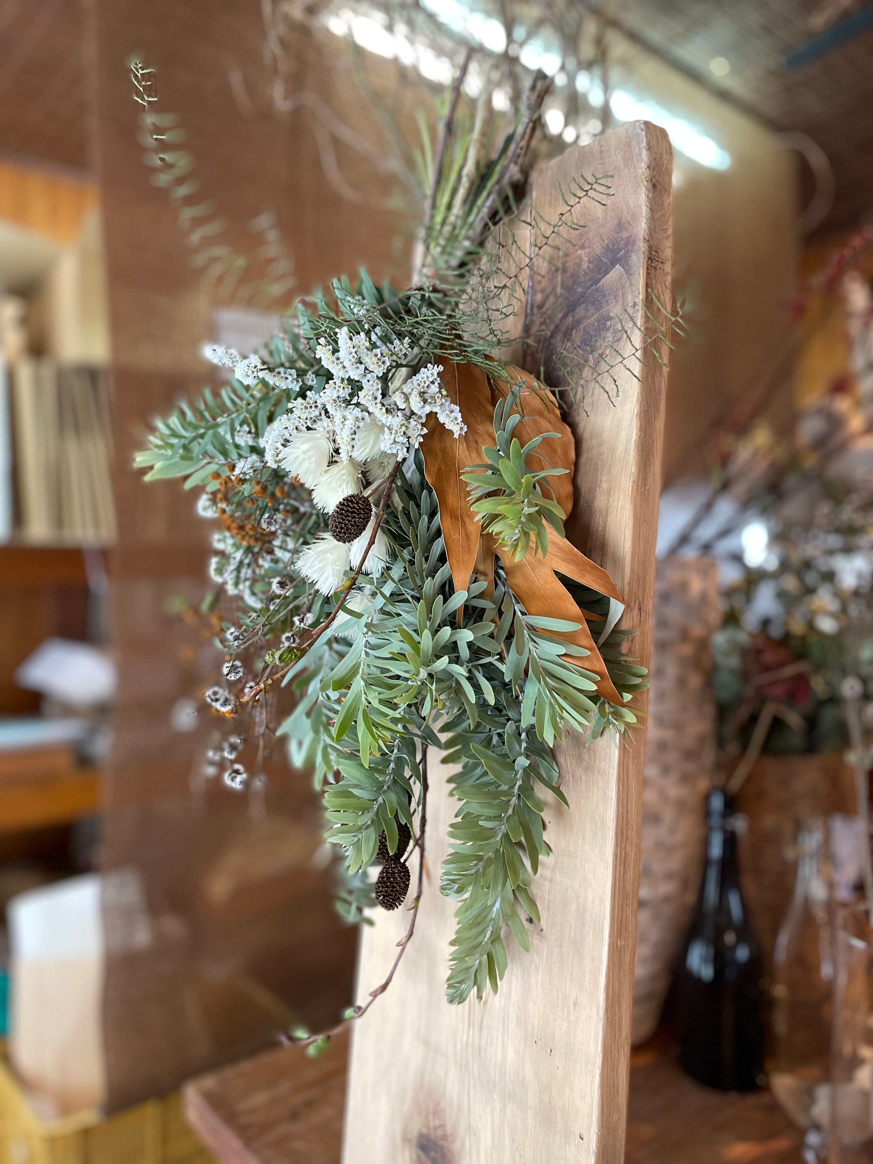 スモークツリー の大きい三日月リース かすみ草 ドライフラワー 【公式