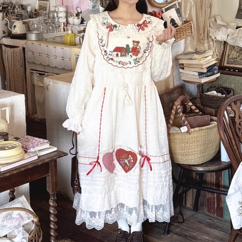 ビブヨークアニマル刺繍ワンピース ・8980