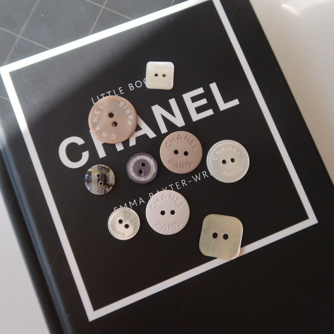 VINTAGE CHANEL BUTTON】シェル ブルーグレー 2つ穴 ボタン 12mm