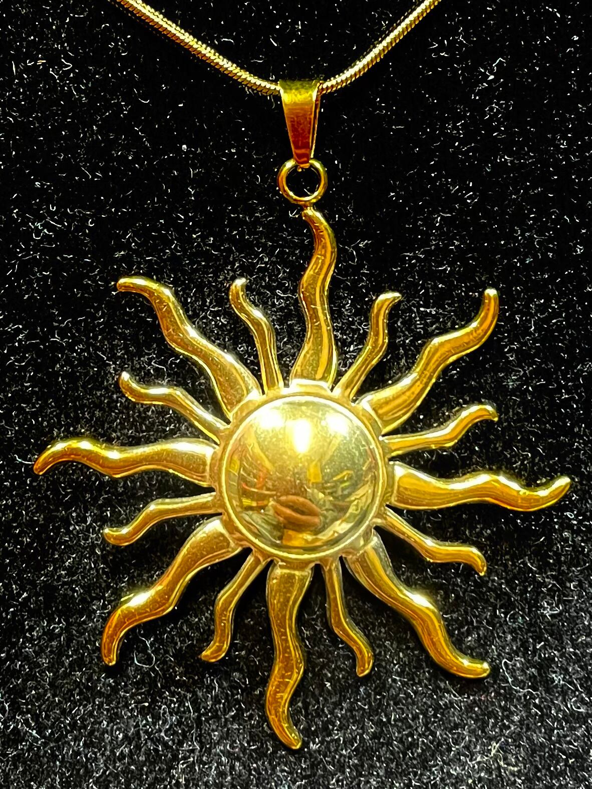 3) ファッション・アクセサリー「スーパー・サン」太陽ペンダント