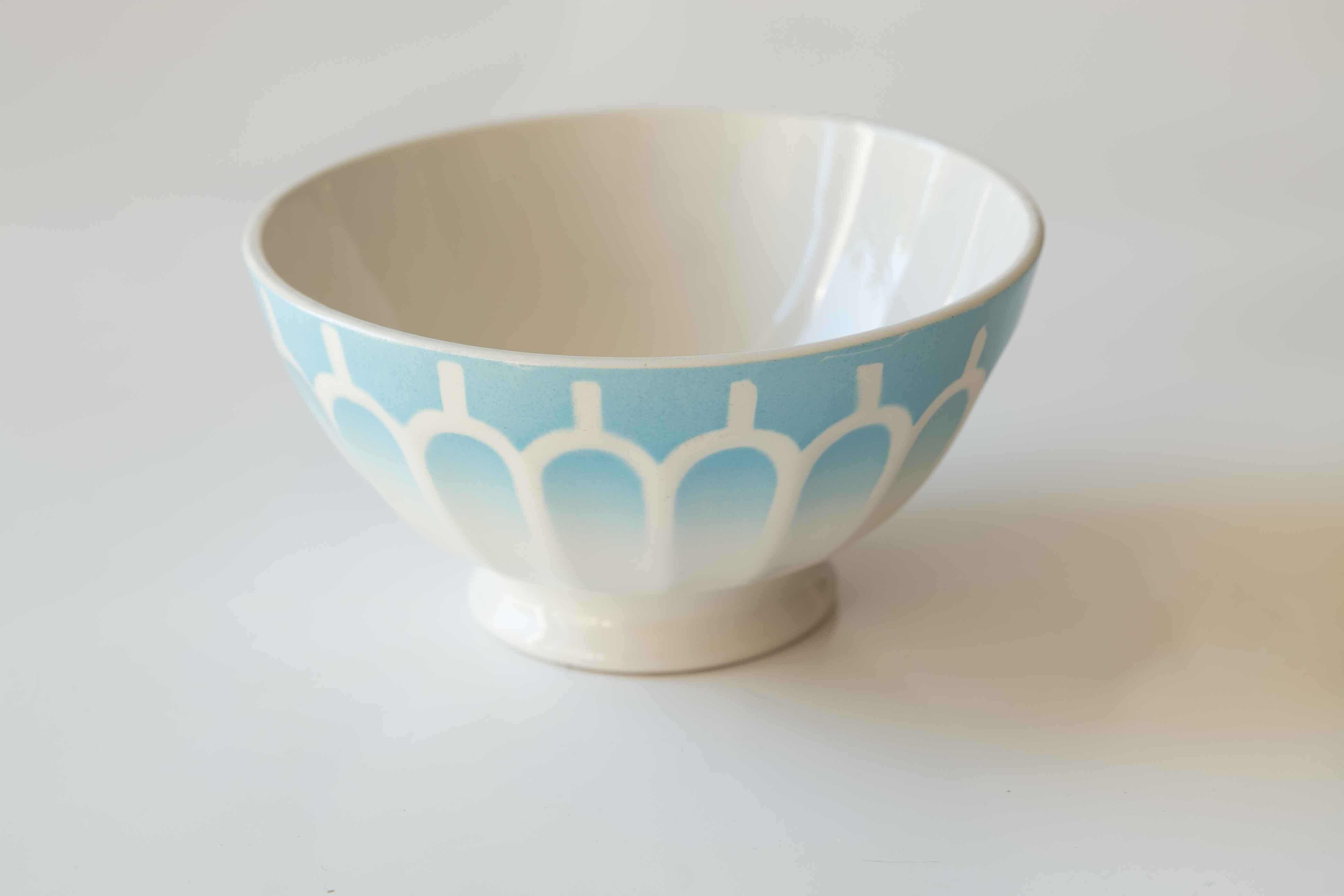 メーカー名はありませんが、おそらくLuneville(リュネヴィル)製 うろこ柄 スカイブルーカラー