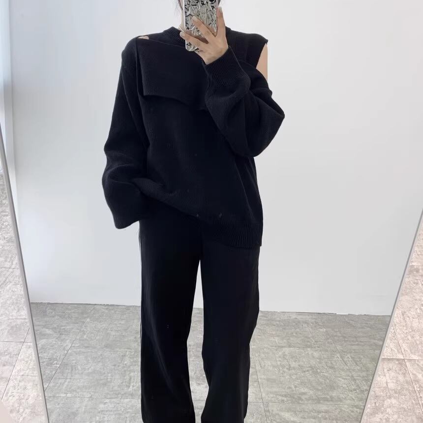 グレー シルク混合 オフショルダー 長袖トップス レイヤードライクオフショルダーニット／llayered like off