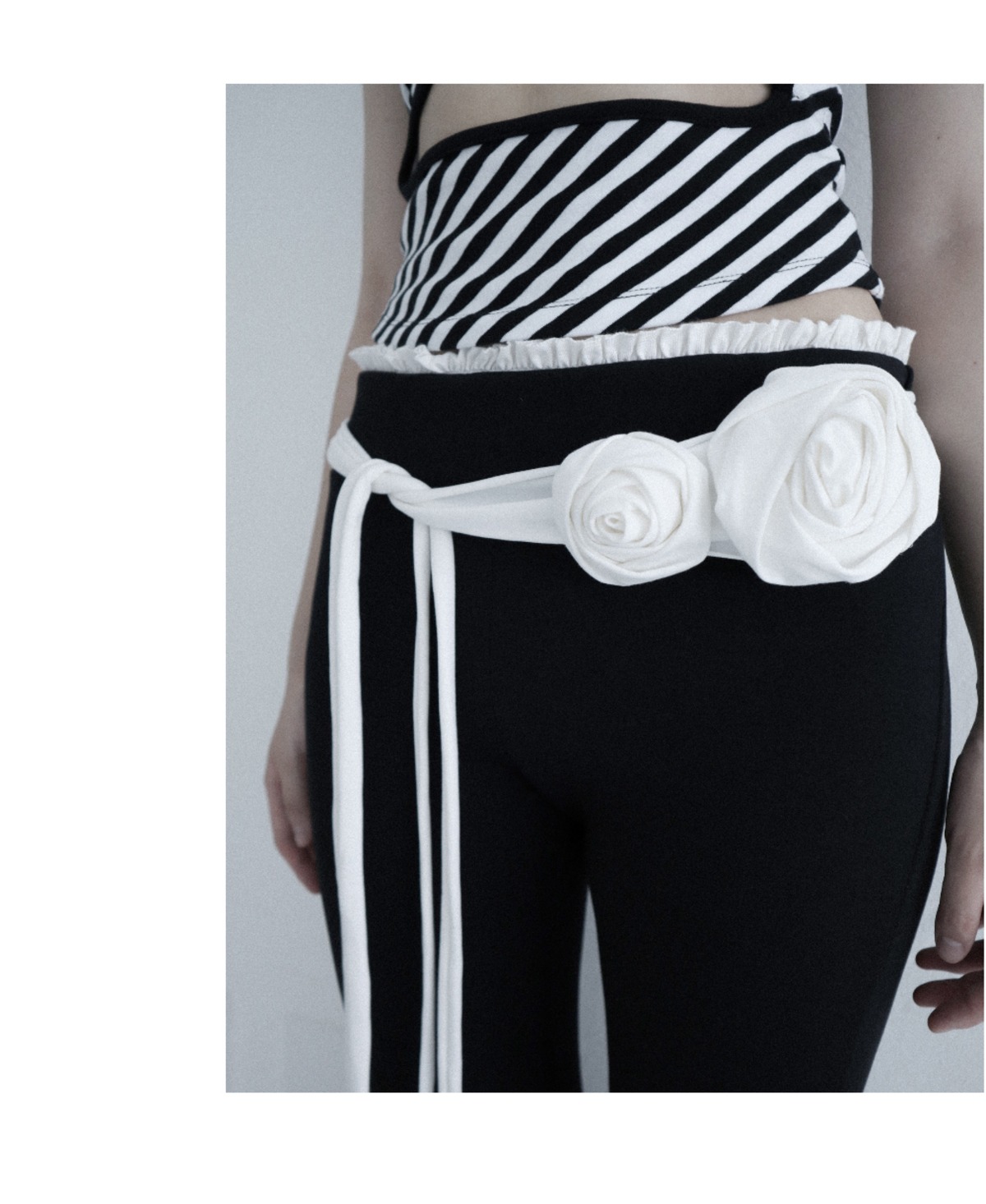 [CLaddA] double rose corsage, ivory [EXCLUSIVE] | Online Select Shop Button