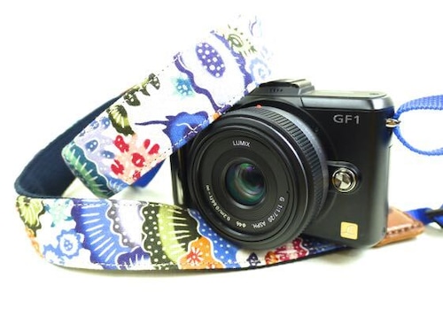 カメラストラップ　3㎝巾　ミラーレス＆一眼レフカメラ用　片面　紅型デザイン　沖縄の珊瑚礁
