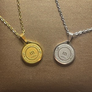um logo Necklace