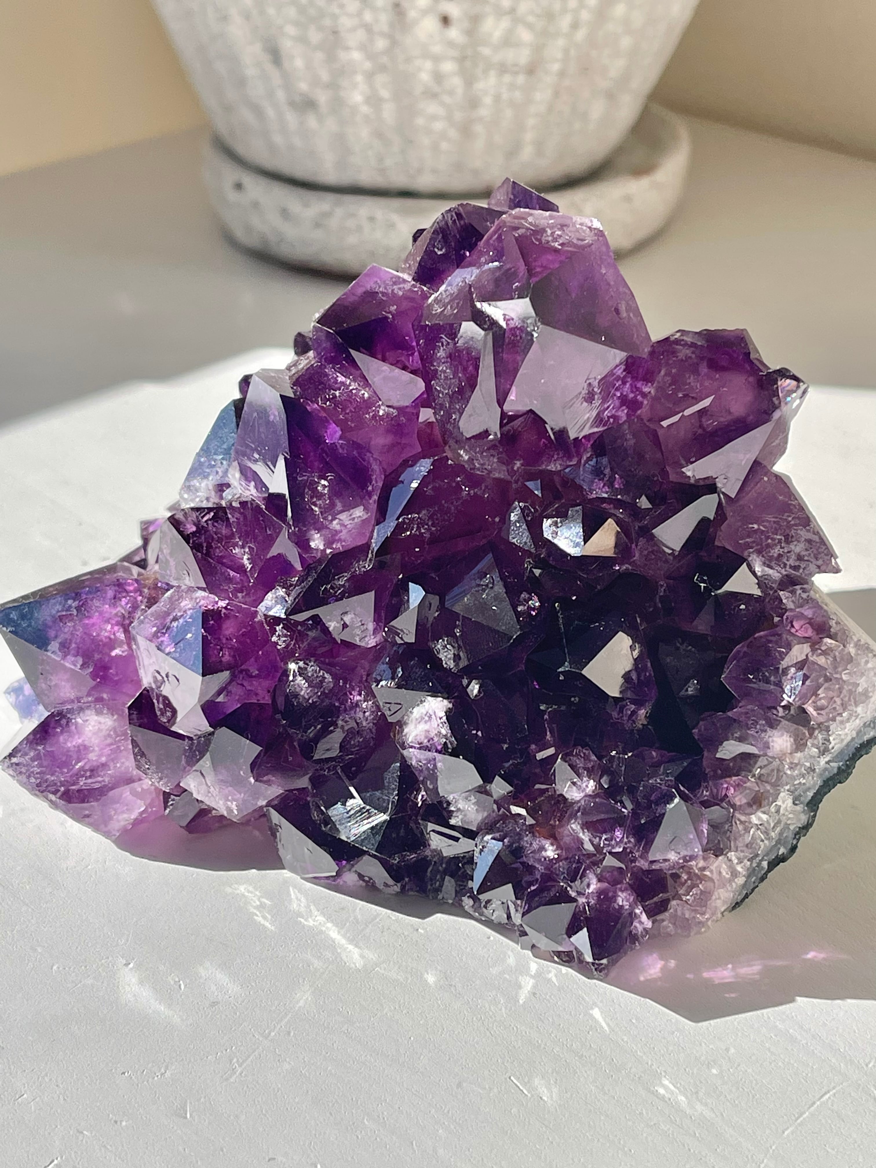 ブラジル産　最高グレード　高波動アメシスト/ Top grade high energy amethyst cluster