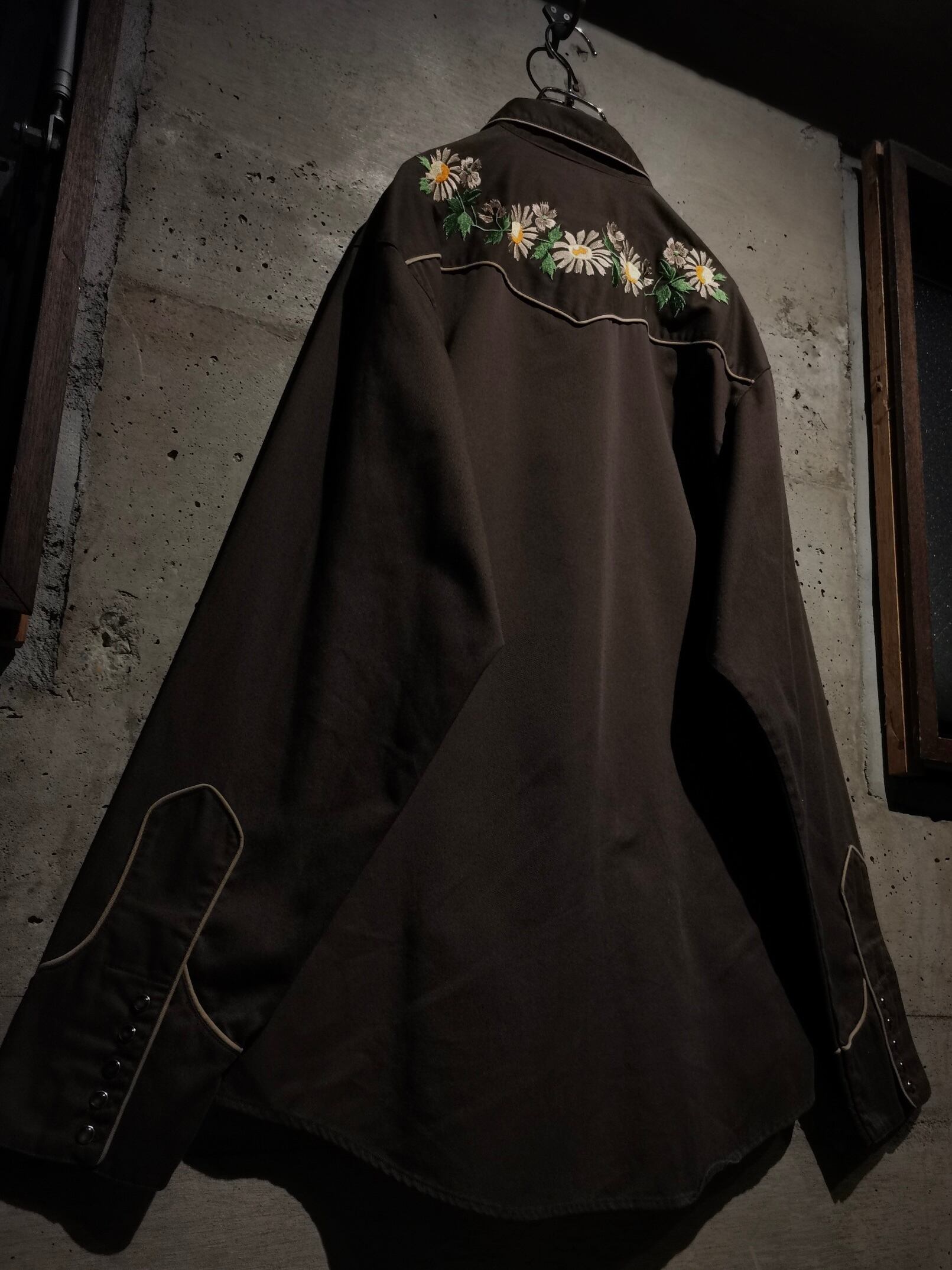 Caka】Flower Embroidery Pattern Vintage Western Shirts | Caka(カカ