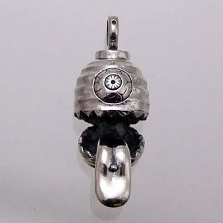 喉仏ペンダント(カラー) 下駄華雄×シルバーショップ肉々 | シルバー