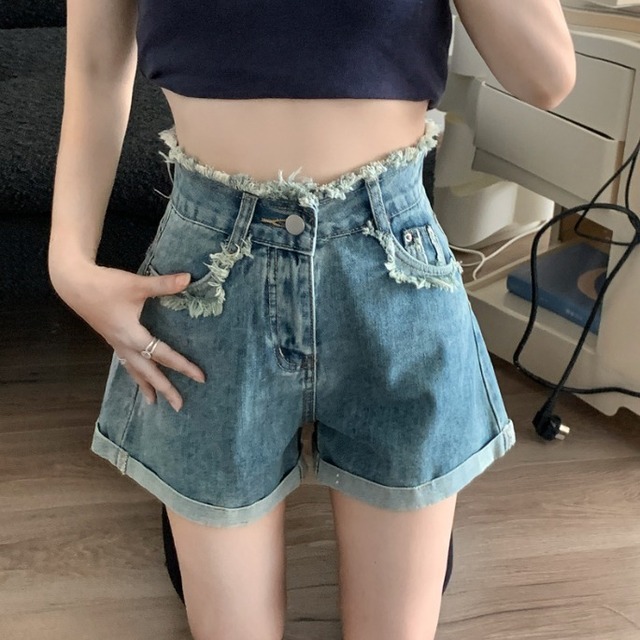 ボトムス ショートパンツ キュロット デニムパンツ ミニ ミニ丈 ショート ショート丈 Aライン 台形 ダメージ ウォッシュ ポケット ハイウエスト 前開き デニム ブルーデニム 大人可愛い カジュアル おしゃれ お洒落 かっこいい レトロ ヴィンテージ こなれ感 ラフ ルーズ 個性的 存在感 抜け感 無地 夏 10代 20代 30代 レディース 女性用 女の子 学生 デート お出かけ 休日 運動 スポーツ ダンス イベント リゾート 旅行 海 プール ショッピング 着回し 普段使い 韓国系 モテ