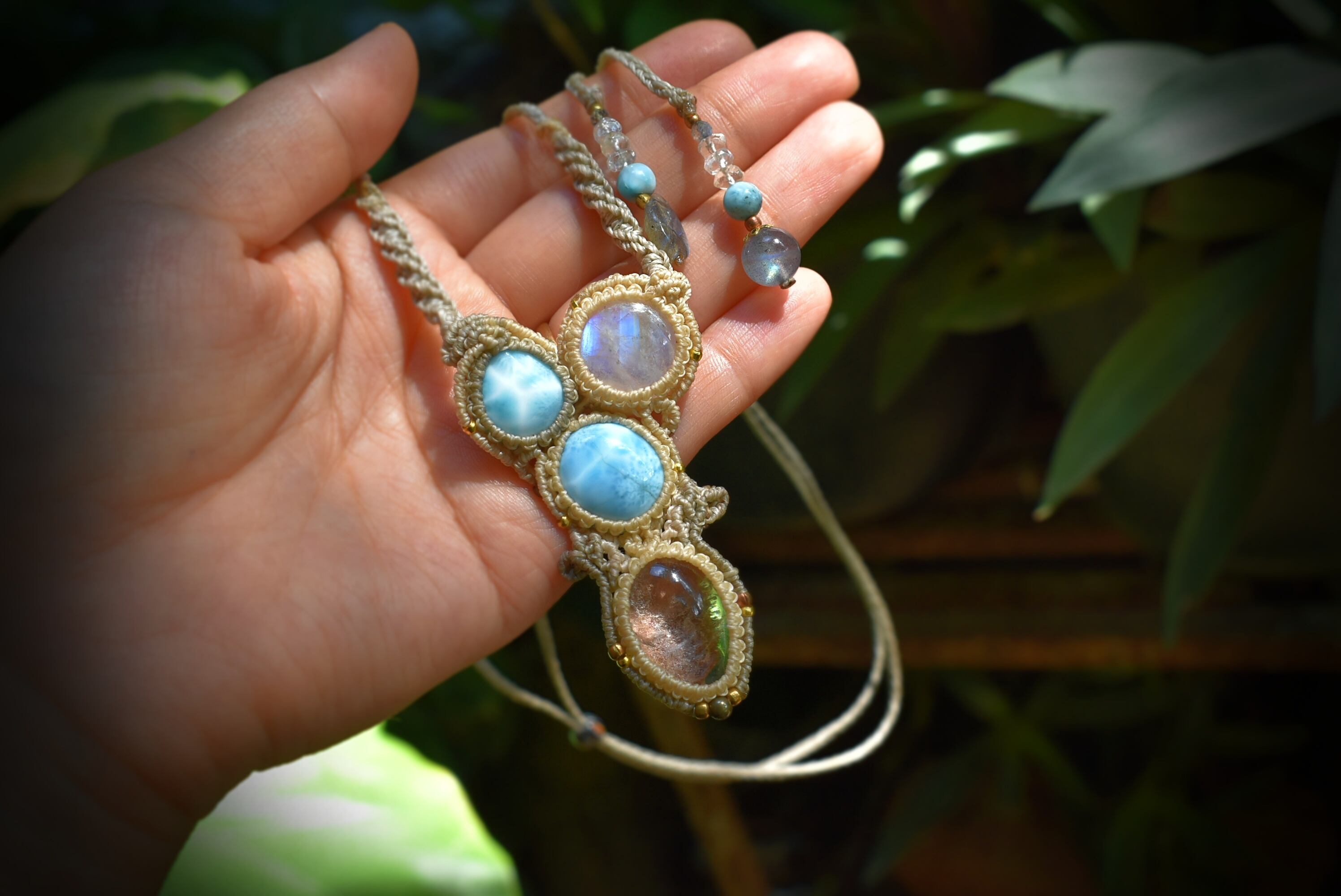 高品質☆ラリマーとホワイトラブラドライト☆マクラメペンダント