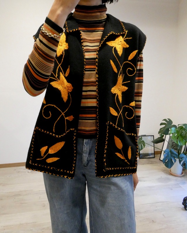 EMBROIDERY FELT VEST
