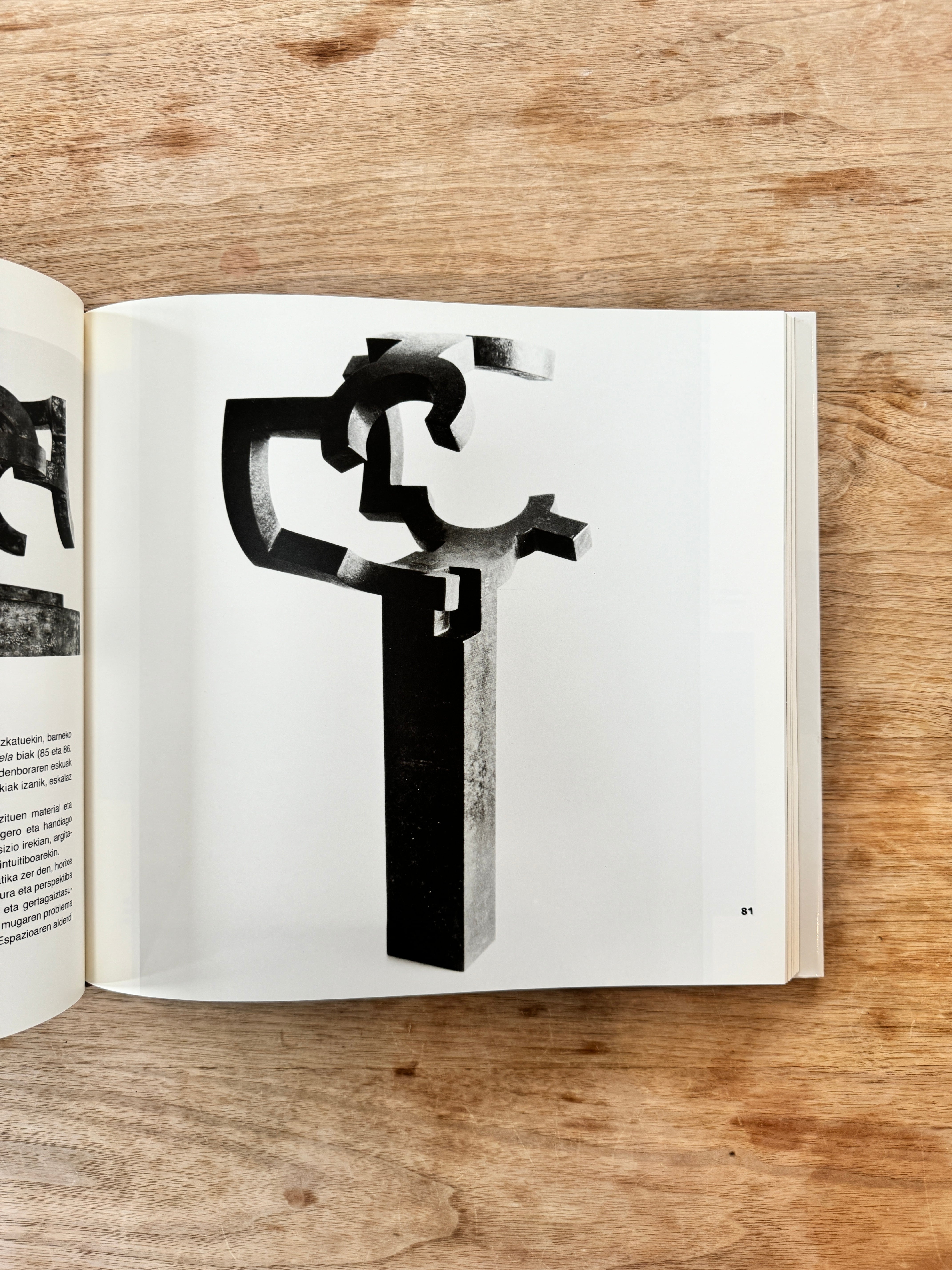 【美品】CHILLIDA OPEN-AIR SCULPTURES 洋書 画集 美品】CHILLIDA OPEN-AIR SCULPTURES 洋書 画集 Art book, Eduardo