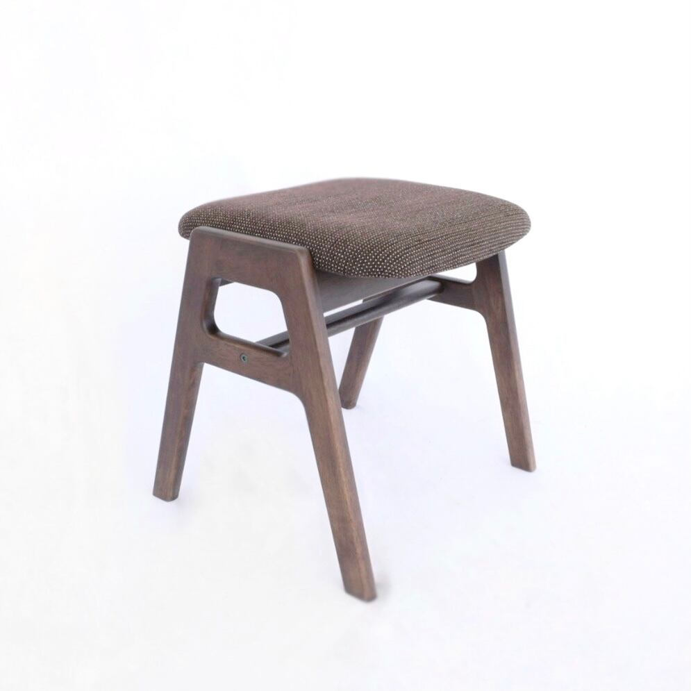 カリモク60【スタッキングスツール】 | EEENC