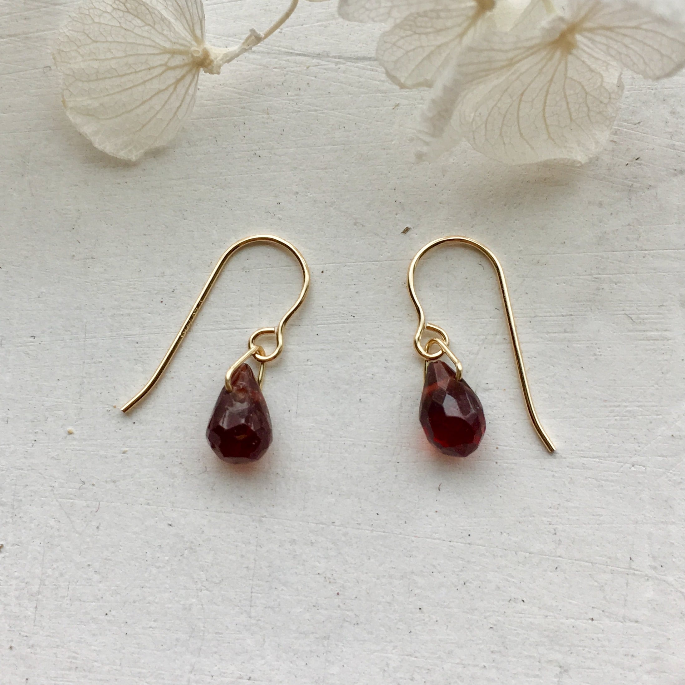 14kgf》天然石一粒ガーネットピアス／ノンホールピアス | asny