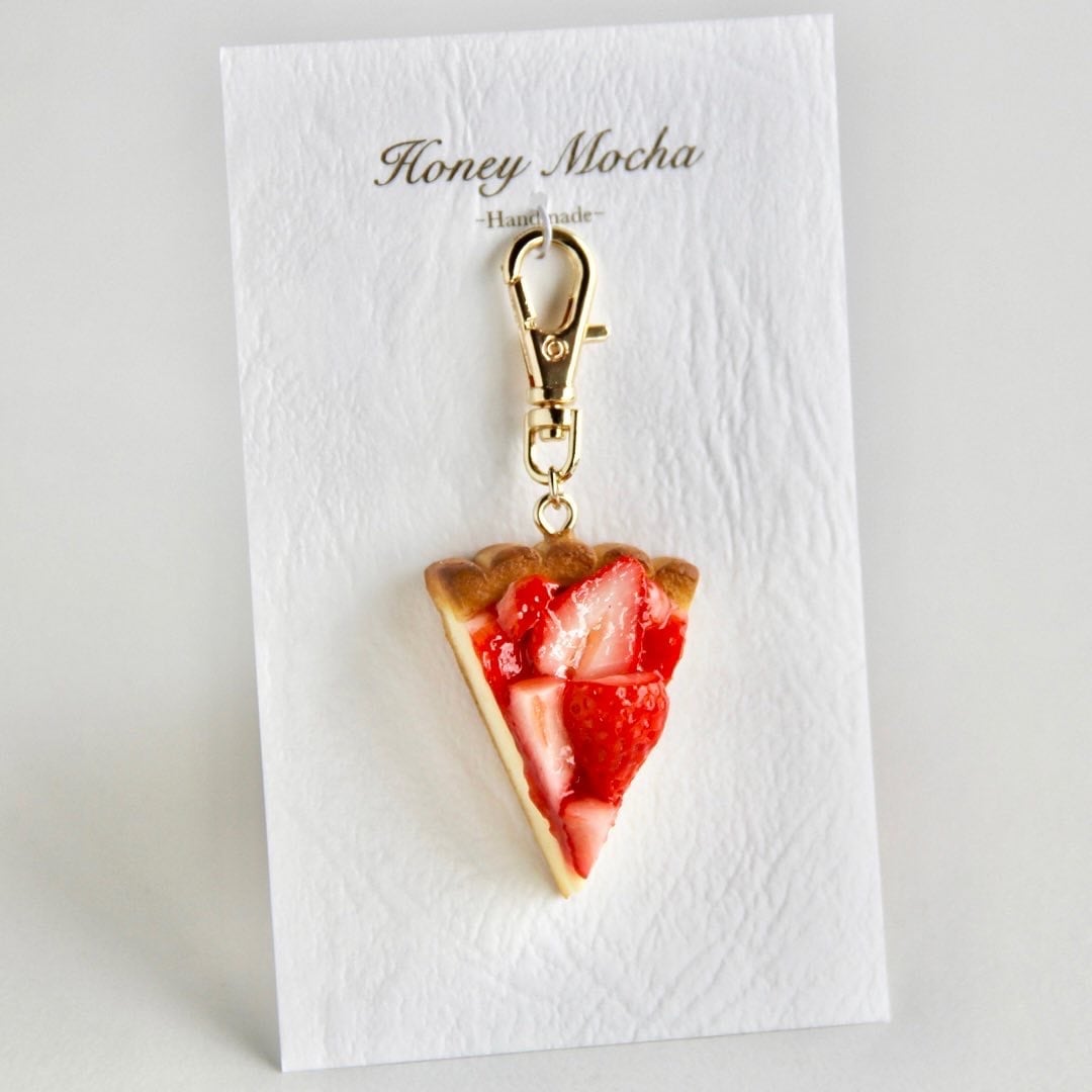 【展示のみ(受注制作不可)】いちごタルトのキーホルダー♡ご希望のイニシャルで♡ いちごタルトのキーホルダー | Honey Mocha