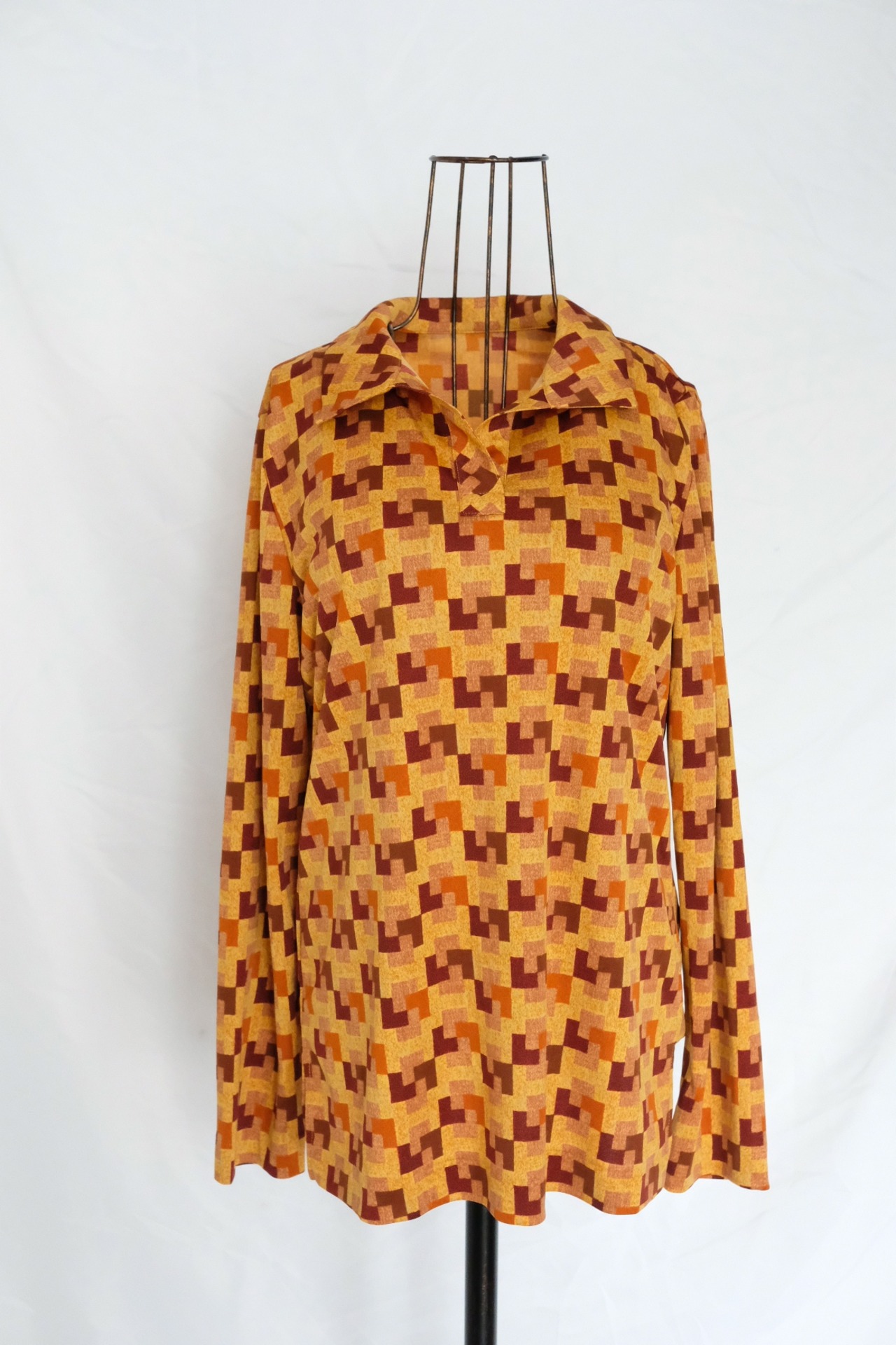 Pattern pullover shirts