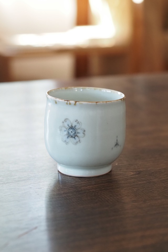 花紋ちらし丸湯呑　村山朋子