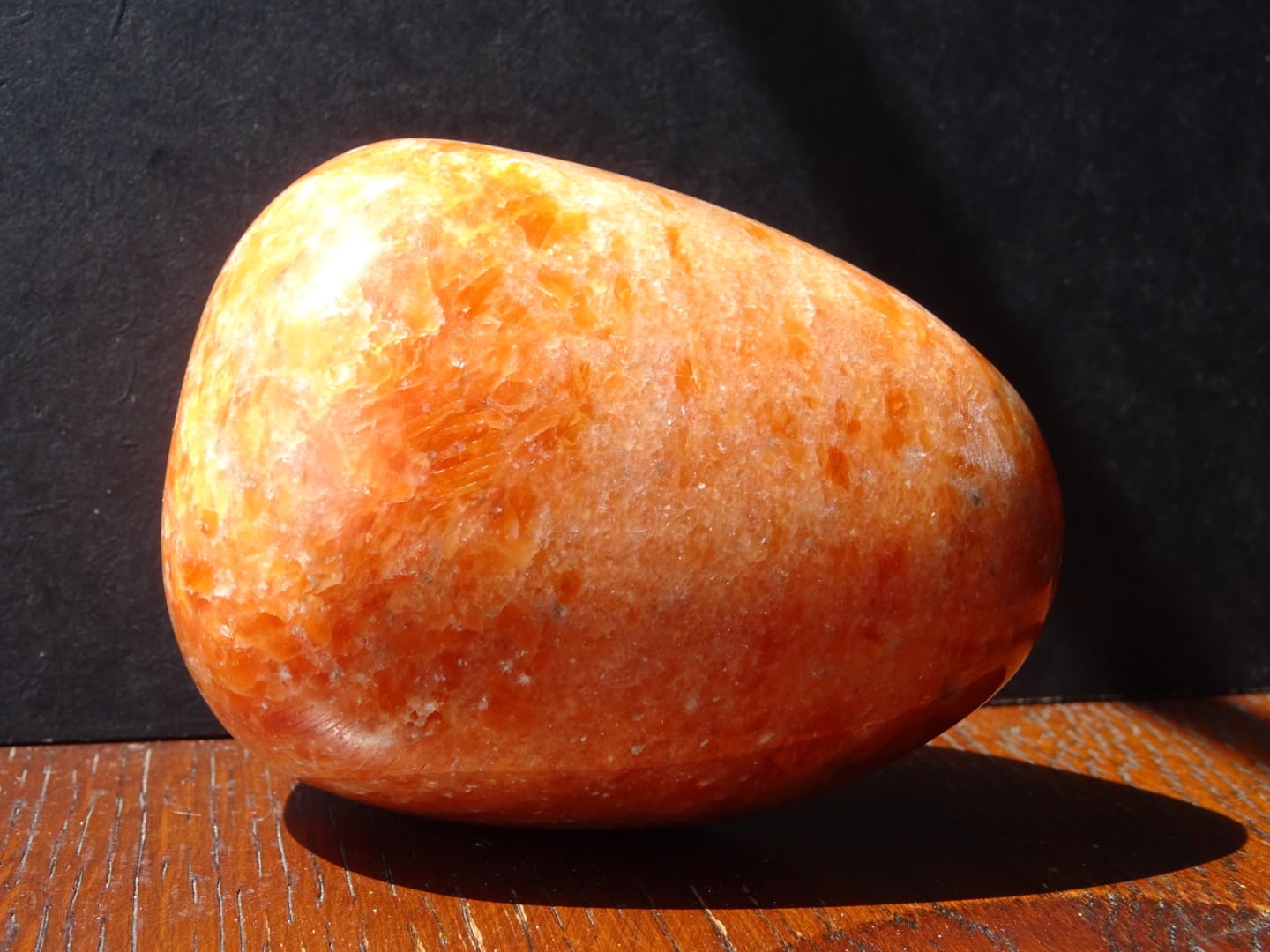 マグマカルサイト」 オレンジカルサイト・Bigタンブル | 虹石屋