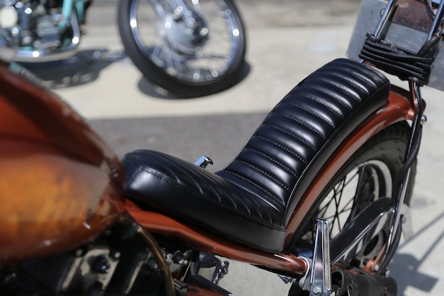 【抽選販売】スタンダード・コブラシート［タック&ロール］本革(SC01)