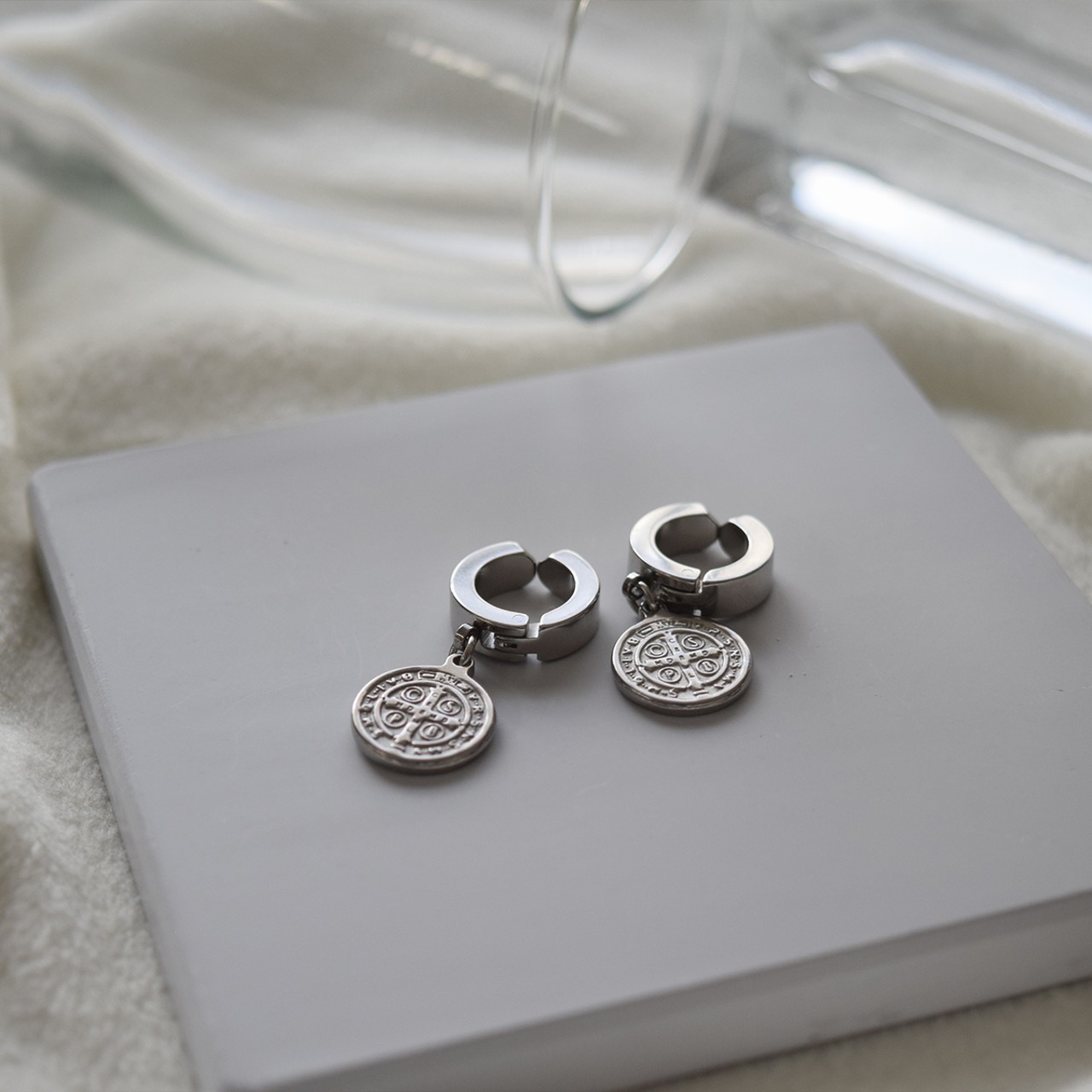 ベネディクトコインドロップイヤリング