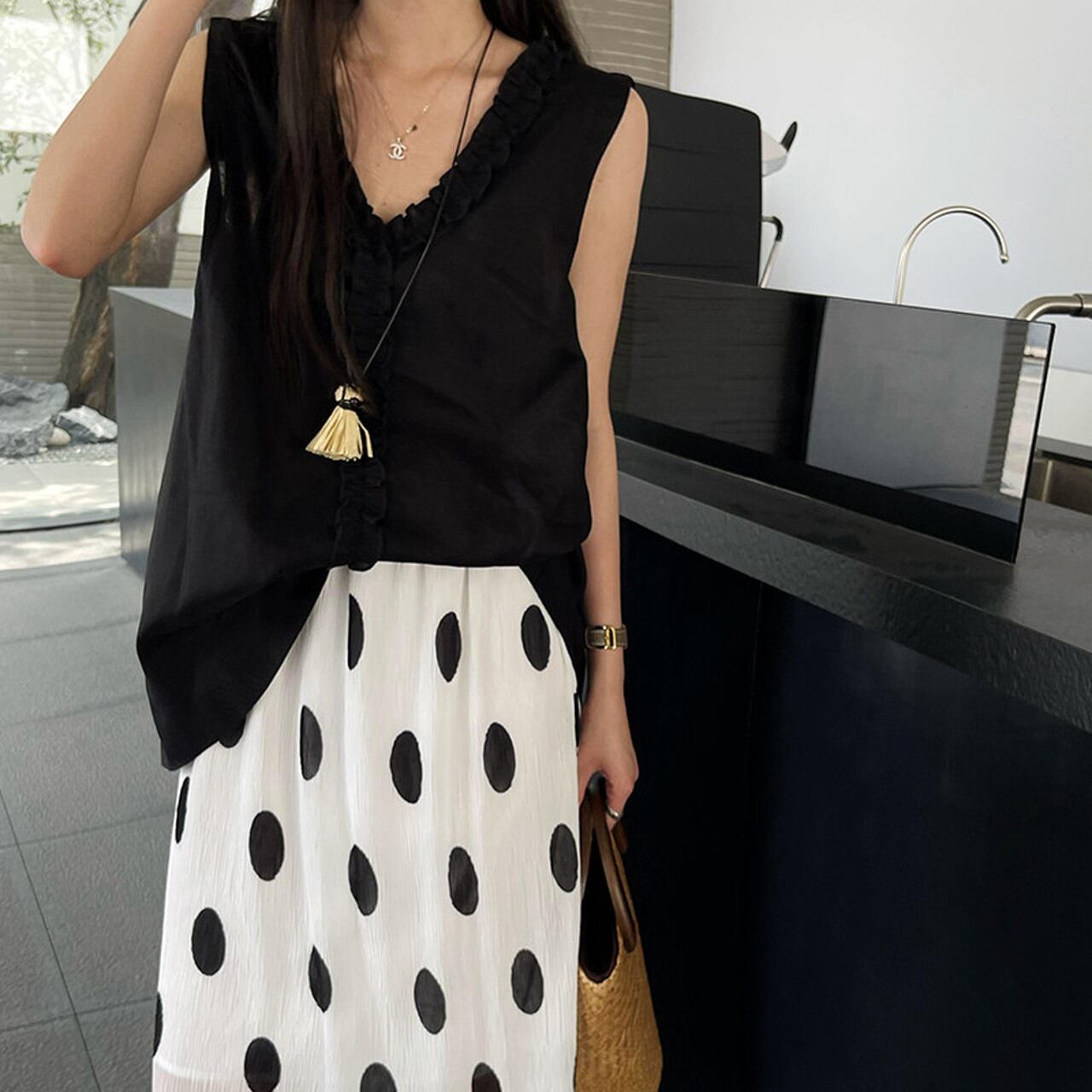 V-neck sleeveless ruffle tops ◇3colors 2001