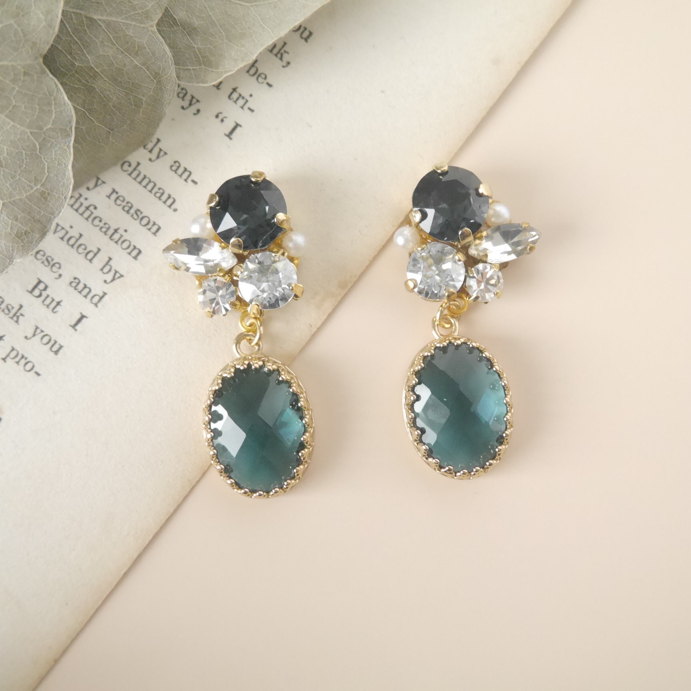 ガラスチャームオーバル スワロフスキー〈ブルー〉